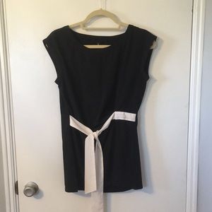 Daisy Fuentes Sleeveless Front Tie Black & White Shirt